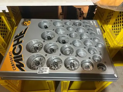 MICHE Components display met diverse fietscassettes en tandwielen – kavel bij Onlineveilingmeester, Hoogeveen