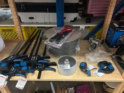 Partij bouwmarktmaterialen w.o. snelspanlijmklemmen W.o. HBM, Activa – kavel bij Onlineveilingmeester, Hoogeveen