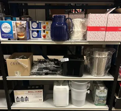 3x Inhoud stellingplank w.o. horeca- en keukenbenodigdheden W.o. KitchenAid, Duralex – kavel bij Onlineveilingmeester, Hoogeveen
