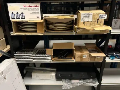 3x Inhoud stellingplank w.o. horeca- en keukenbenodigdheden W.o. KitchenAid, Olympia, Vogue – kavel bij Onlineveilingmeester, Hoogeveen