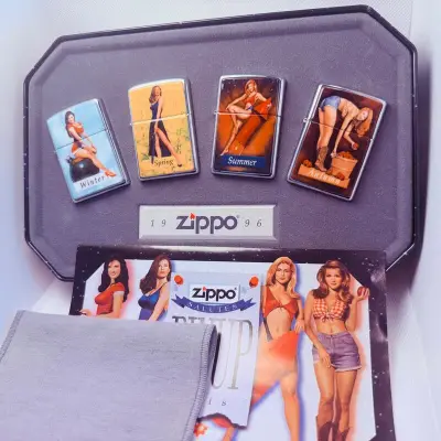 Zippo 1996 Pinup Girls Aansteker collectie – kavel bij Onlineveilingmeester