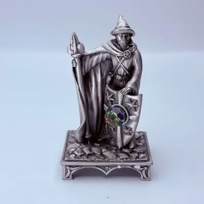 Tudor Mint England - The Wizard Knight statuette met zilver vergoten – kavel bij Onlineveilingmeester
