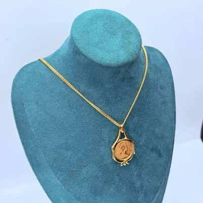 Goldplated collier met Elizabeth II One Penny munt - 1983 – kavel bij Onlineveilingmeester