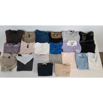 Damen Shirts, Tops u. Blusen verschiedene Marken (meist Gr. S) – kavel bij Luedtke Versteigerungen, Berlin