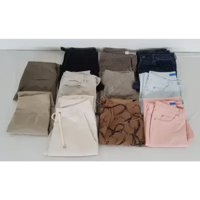 Verschiedene Damen Hosen (Jeans, Jogginghosen, Stoffhosen usw.) – kavel bij Luedtke Versteigerungen, Berlin