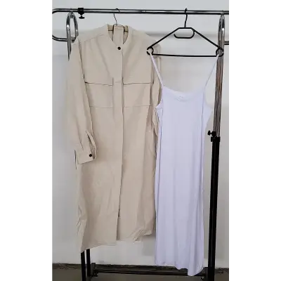 Kleid Vlazom Gr. S + Mantel Woolrich Gr. S – kavel bij Luedtke Versteigerungen, Berlin