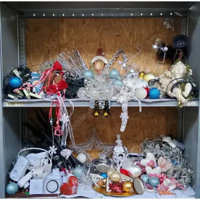 2 Fächer Weihnachtsdeko – kavel bij Luedtke Versteigerungen, Berlin