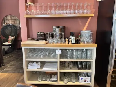 1 Buffetkast Met Inhoud – kavel bij Hammertime