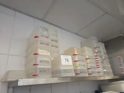 1 Lot Plastic Opslagpotten Met Deksel – kavel bij Hammertime