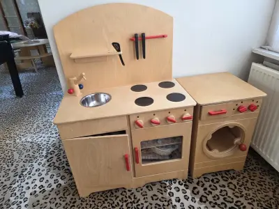1 Houten Speelgoedkeukentje En Wasmachine – kavel bij Hammertime
