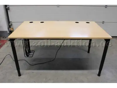 1 elektrisch höhenverstellbarer Schreibtisch von VS, defekt – kavel bij Zoll-Auktion, Berlin