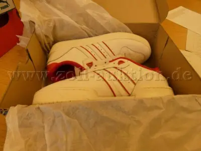 1 Paar Adidas Rivalry Low Sneaker, Turnschuhe, Größe 42,5 – kavel bij Zoll-Auktion, Berlin