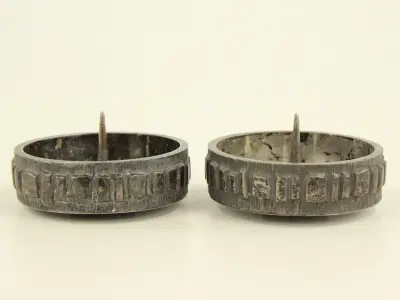 Koppel brutalistische metalen kandelaars – kavel bij De Kringwinkel, Antwerpen