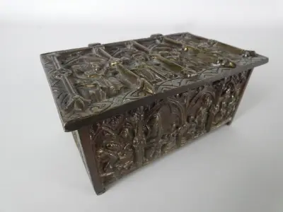 Vintage neogotisch bronzen/messing kistje – kavel bij De Kringwinkel, Heverlee
