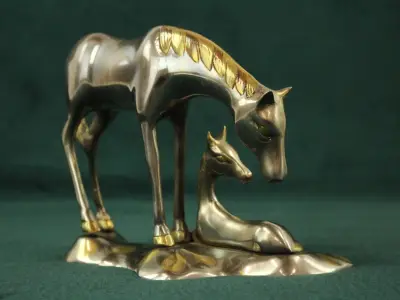Vintage metalen paardensculptuur van Merrie met Veulen – kavel bij De Kringwinkel, Antwerpen