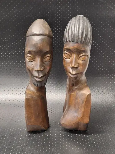 Set van twee vintage Oost-Afrikaanse houten bustes van een koppel – kavel bij De Kringwinkel, Gent