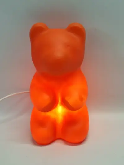 Vintage HEICO Gummibeer Lamp - Oranje Zittende Beer – kavel bij De Kringwinkel, Gent