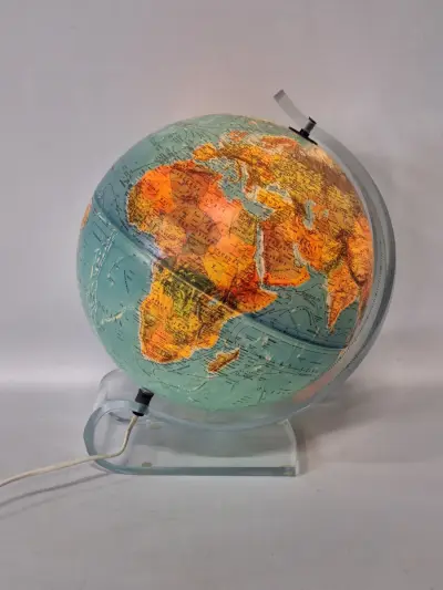 Vintage Scan-Globe A/S Verlichte wereldbol - Denemarken 1992 - Plexiglas voet – kavel bij De Kringwinkel, Gent