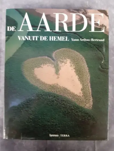 Boek: De Aarde vanuit de hemel – kavel bij De Kringwinkel, Gent
