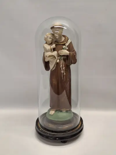 Religieus beeld van Sint-Antonius van Padua met kindje Jezus onder glazen stolp – kavel bij De Kringwinkel, Gent