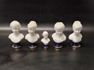 Set van vijf vintage porseleinen kinderbustes naar Jean-Antoine Houdon – kavel bij De Kringwinkel, Gent