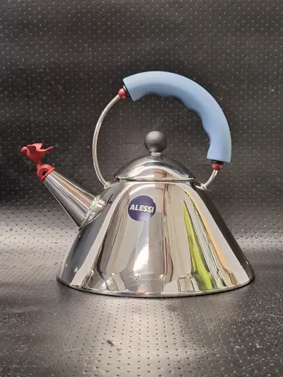 Iconische Alessi 9093 fluitketel ontworpen door Michael Graves – kavel bij De Kringwinkel, Gent