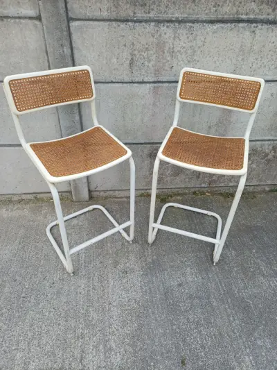 Set van 2 vintage barkrukken met gevlochten zitting – kavel bij De Kringwinkel, Oudenaarde