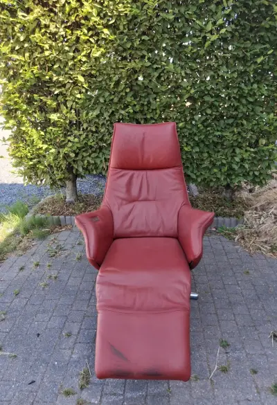 Rode leren relaxzetel met elektrische bediening – kavel bij De Kringwinkel, Geraardsbergen