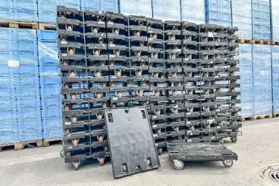1 € Auktion: Kunststoffbehälter & Transportrollgestelle – veiling bij Aurena, Traboch