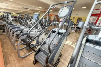 Fitnessgeräte und Zubehör – veiling bij Aurena, Trofaiach