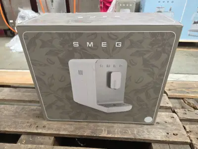 Koffiemachine Smeg BCC02BLMEU – kavel bij Auctim, Aartselaar