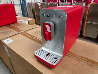 Koffiemachine Smeg BCC01RDMEU – kavel bij Auctim, Aartselaar