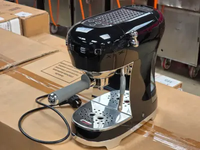 Espressomachine Smeg ECF02BLEU – kavel bij Auctim, Aartselaar