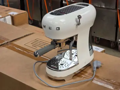 Espressomachine Smeg ECF02WHEU – kavel bij Auctim, Aartselaar