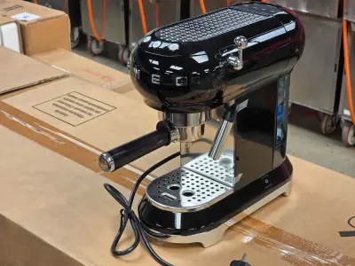 Espressomachine Smeg ECF01BLEU – kavel bij Auctim, Aartselaar