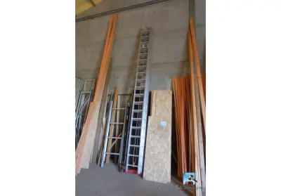 Drievoudige ladder – kavel bij Clicpublic, Orp
