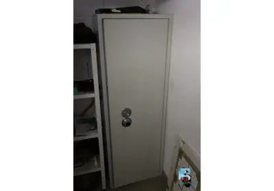 Veiligheidskabinet – kavel bij Clicpublic, Bertrange, Luxembourg