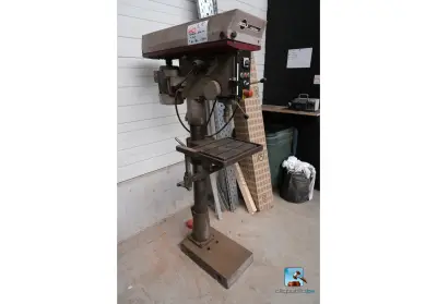 Kolomboormachine met accessoires – kavel bij Clicpublic, Verviers