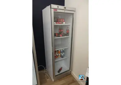 Drankenkoelkast met inhoud – kavel bij Clicpublic, Waremme