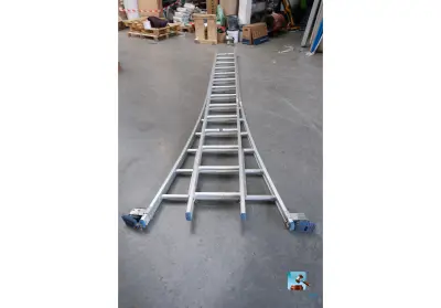 Dubbele ladder – kavel bij Clicpublic, Charleroi