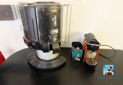 Set met warmdrankdispenser en koffiemachine – kavel bij Clicpublic, Manage