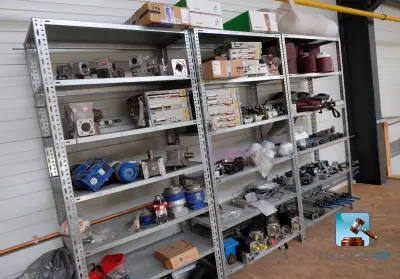 Set van rekken met inhoud – kavel bij Clicpublic, Verviers