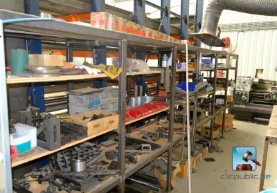 Plank met inhoud – kavel bij Clicpublic, Verviers