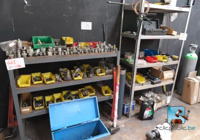 Set van rekken met inhoud – kavel bij Clicpublic, Manage