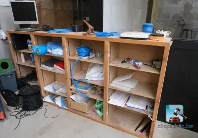 Plank met inhoud – kavel bij Clicpublic, Verviers