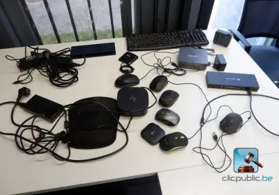 Batch van hardware – kavel bij Clicpublic, Charleroi