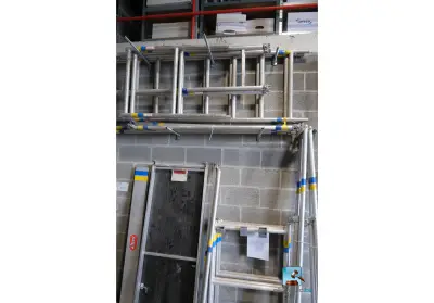 Steigerelementen – kavel bij Clicpublic, Charleroi