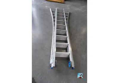 Drievoudige ladder – kavel bij Clicpublic, Charleroi