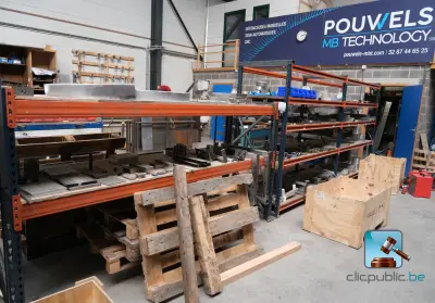 Opslagrek met inhoud – kavel bij Clicpublic, Verviers