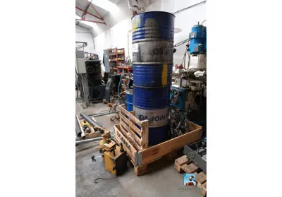 Set hydraulische pompen met vaten – kavel bij Clicpublic, Manage